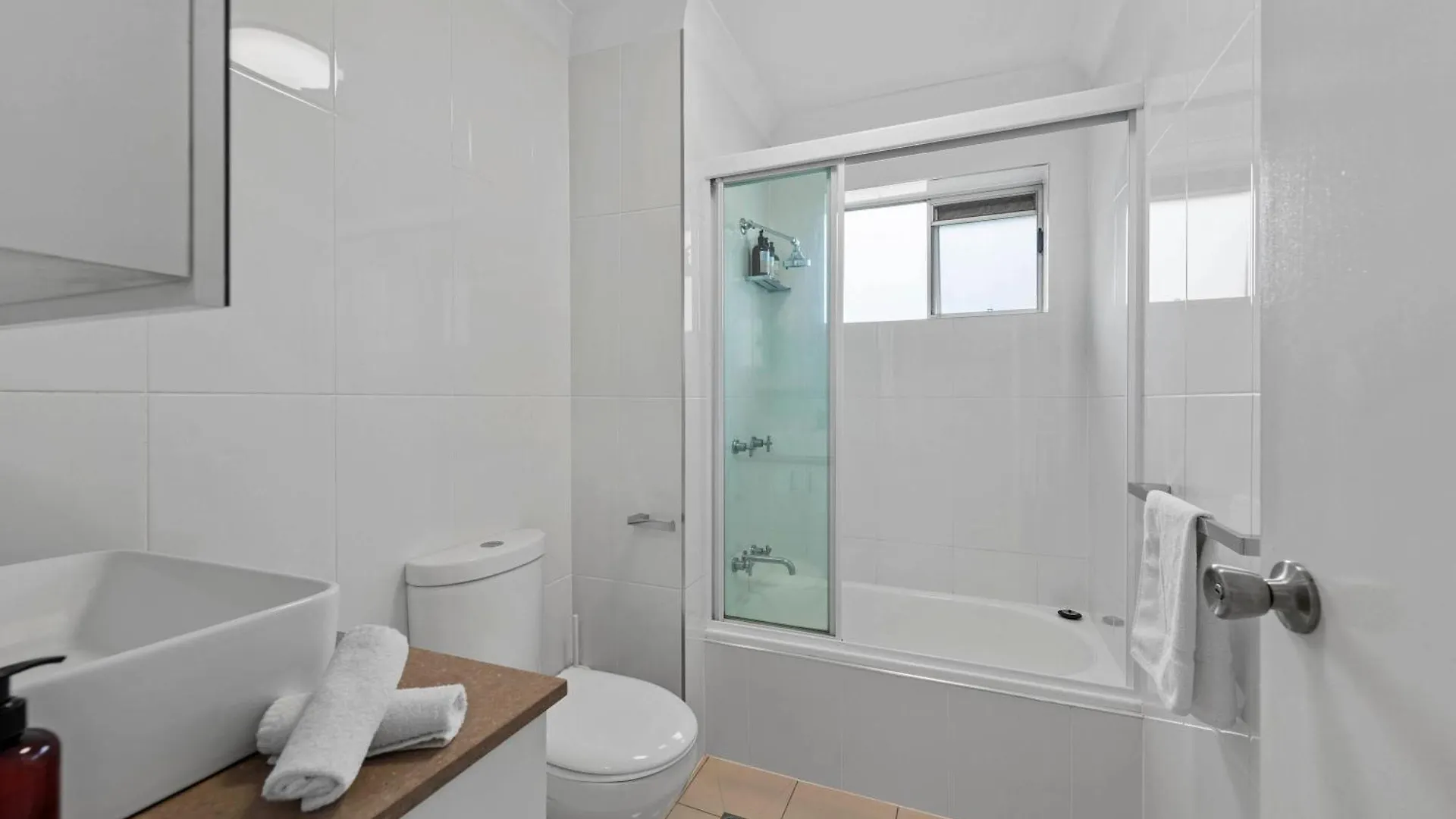 Quiet 3Brm Apt Near Gabba With Free Parking & Wifi Brisbane